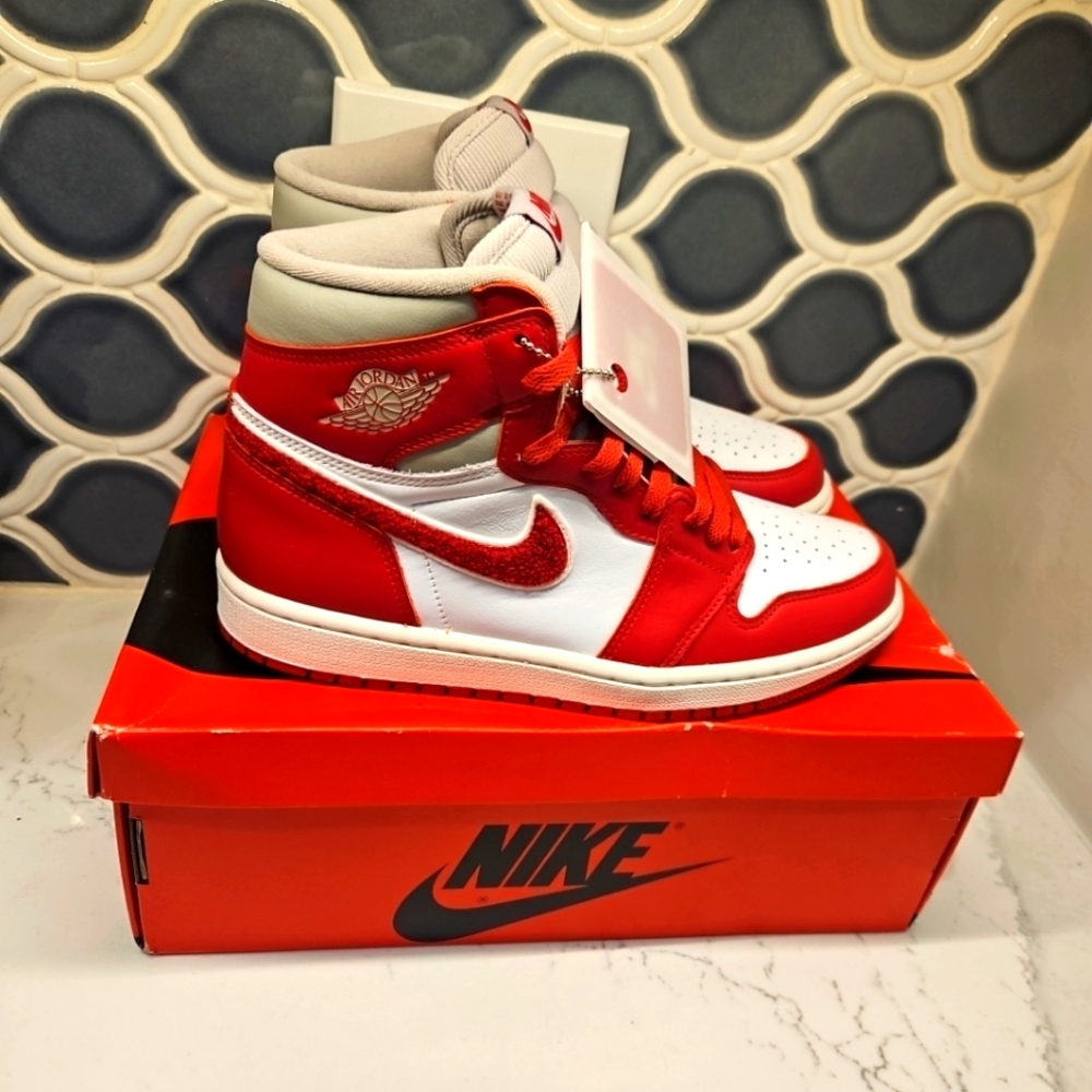 Jordan 1 High Newstalgia Red Rare Size 8.5